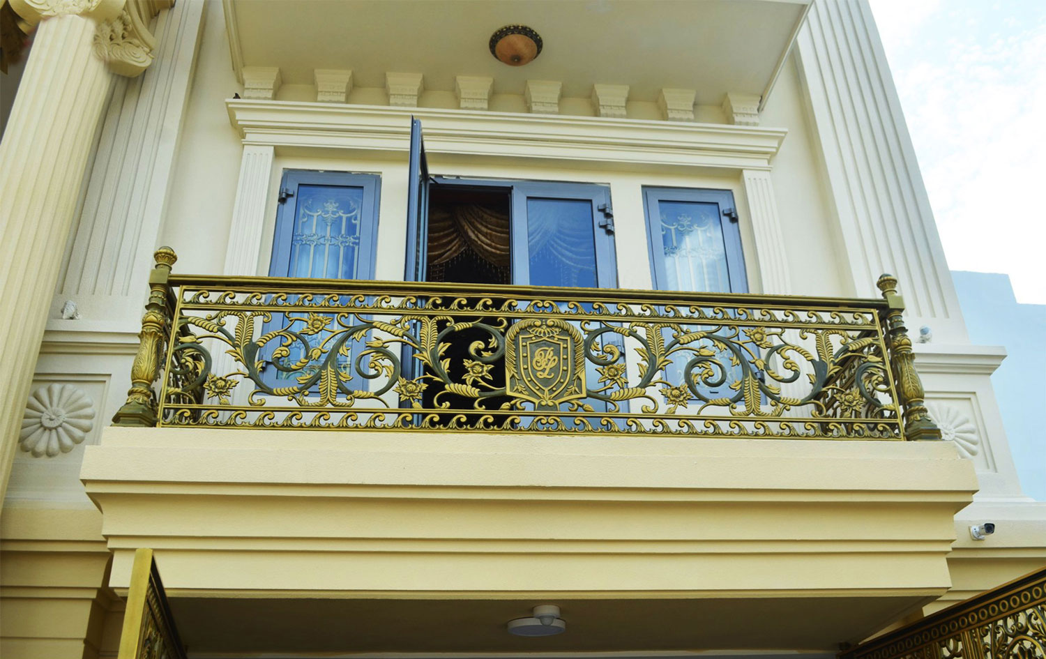 trụ ban công nhôm đúc