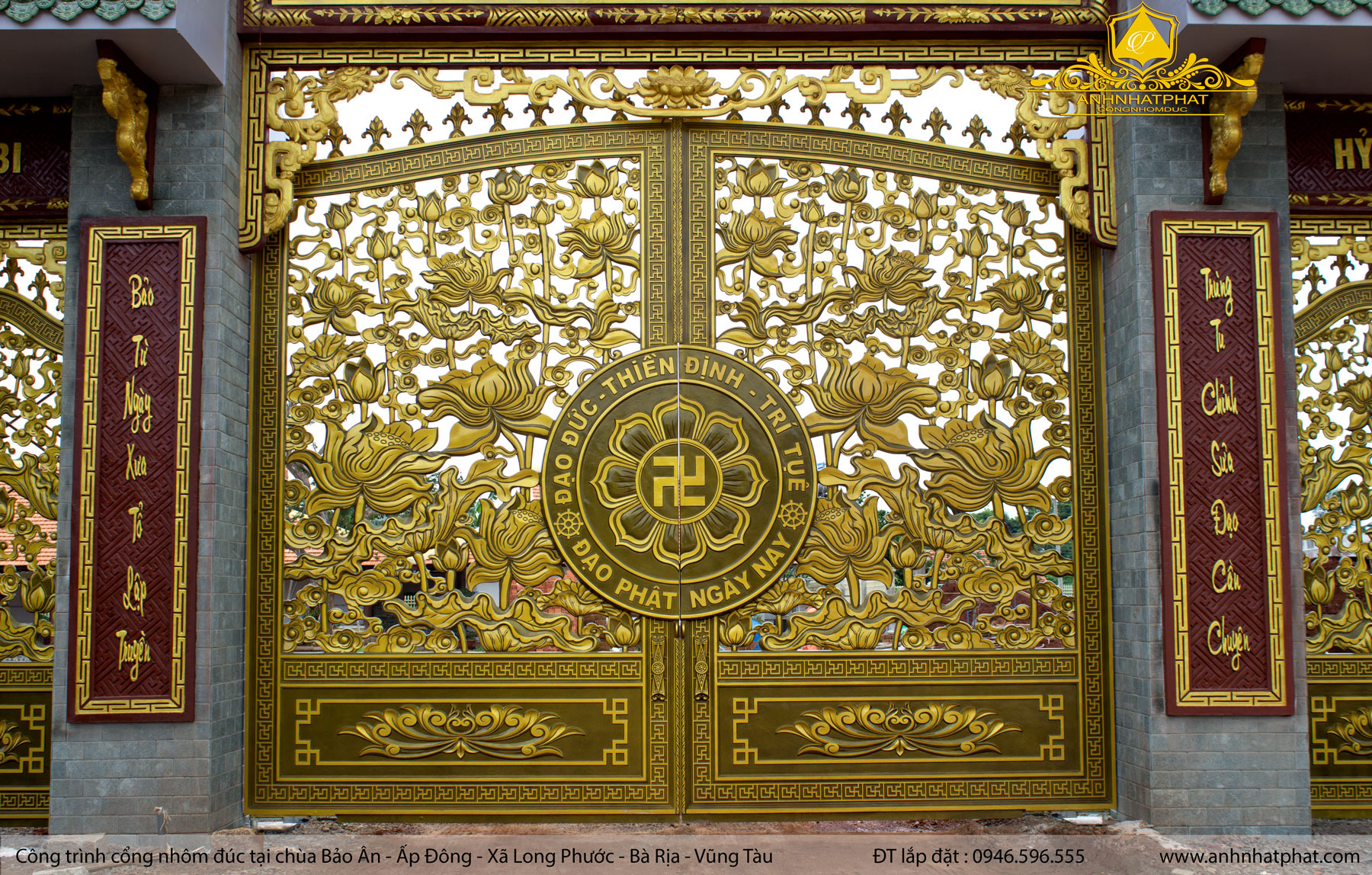 cổng nhôm đúc nhà chùa